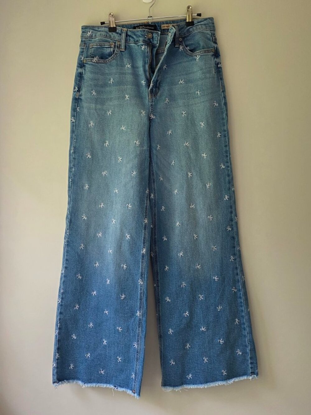 BCBG High Rise Wide Leg Jeans | 11/30 | Light Wash Embroidered Bows Cute NWOT